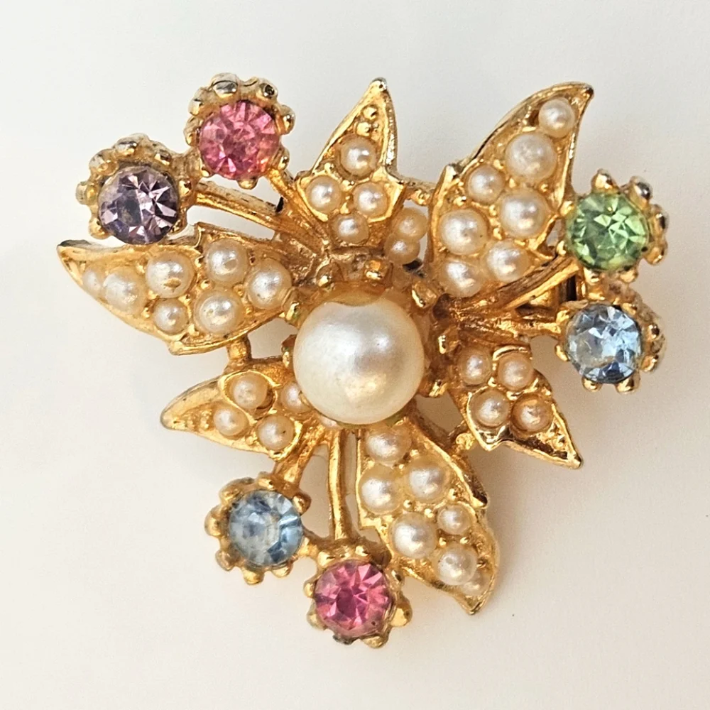 Vintage brooch pin with pearls and multi colored stones